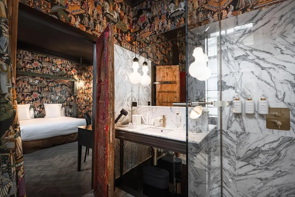 Themenzimmer und Badezimmer im Maison Maubreuil in Nantes