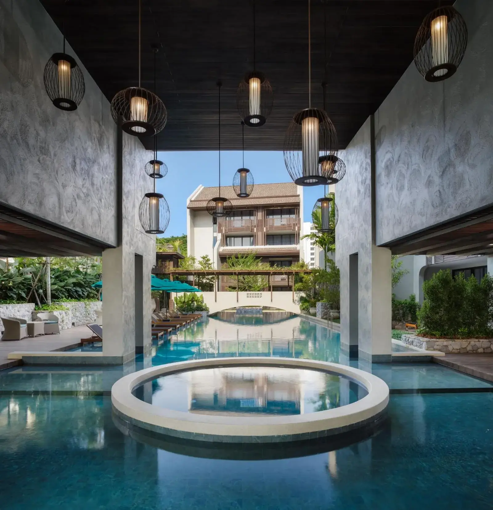 Zone de la piscine de Maladee Rendezvous Hotel Chiang Mai
