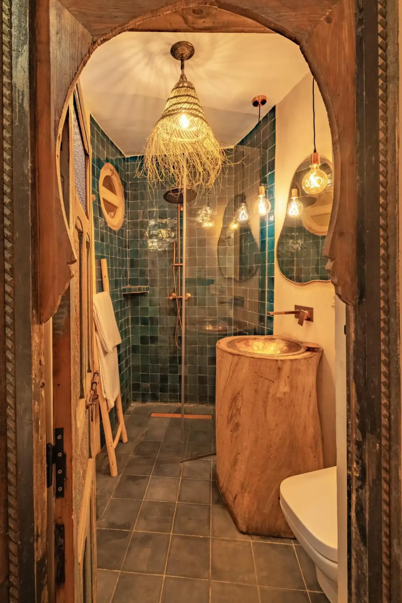 Elegant bathroom at Mama Lova Hôtel in Essaouira