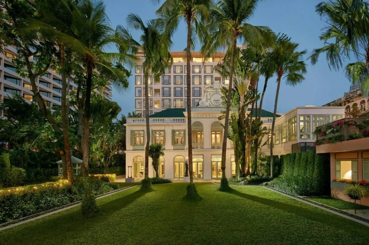 Exterior view of Mandarin Oriental, Bangkok showing the hotel garden