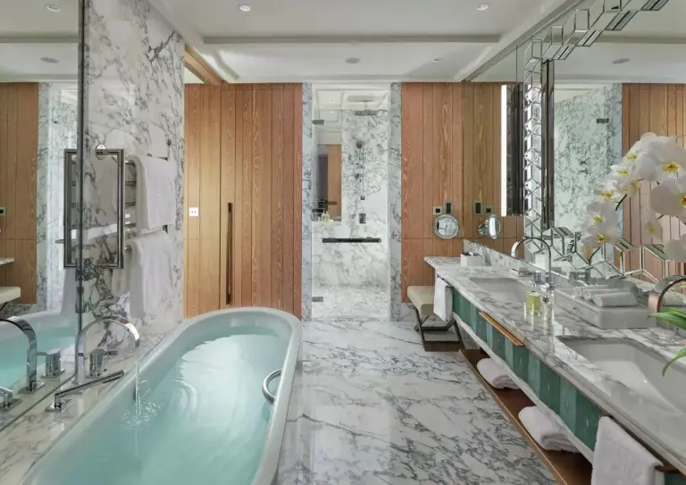 Lujoso baño de Mandarin Oriental Jumeira, Dubai