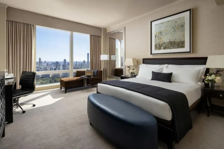 Chambre king spacieuse avec vue sur le parc au Mandarin Oriental, New York