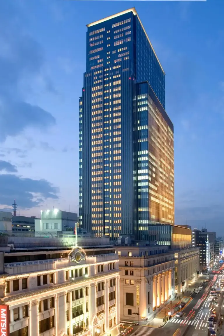 Mandarin Oriental, Tokyo at dusk