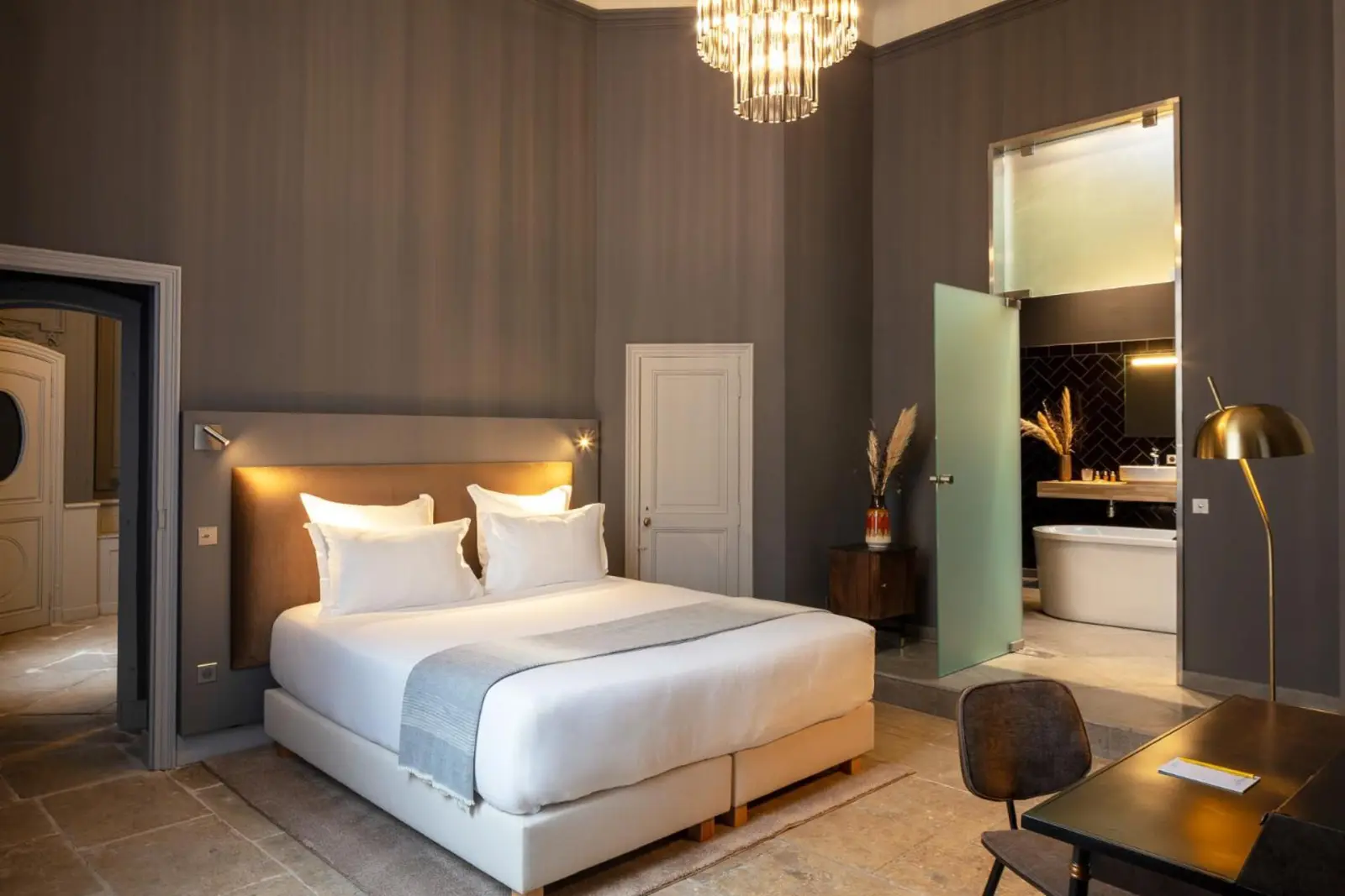 Chic Schlafzimmer im Hôtel Chouleur in Nîmes