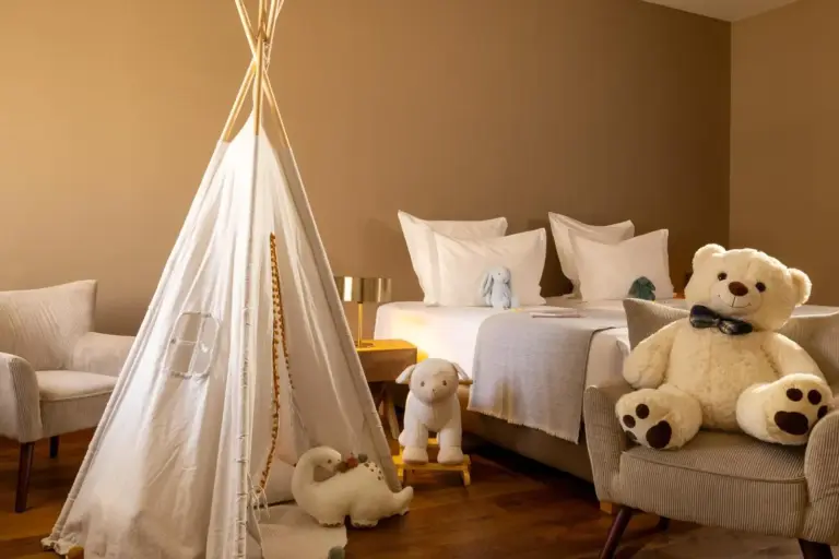 Kinderzimmer im Hôtel Chouleur in Nîmes
