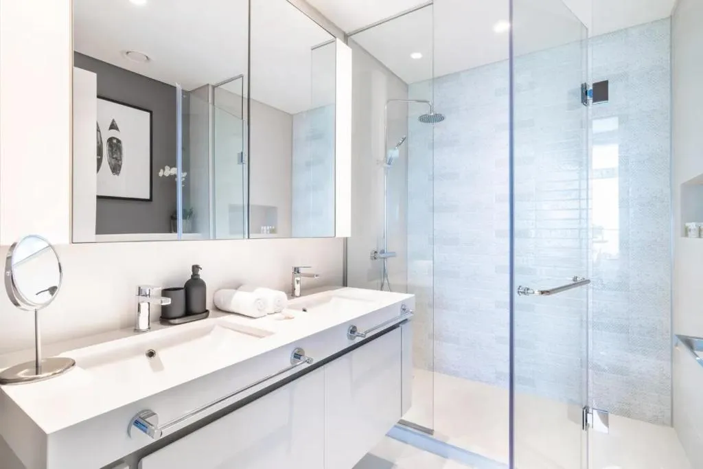 Stylish bathroom in Marina Skyline View & Dubai Harbour Beachfront hotel.