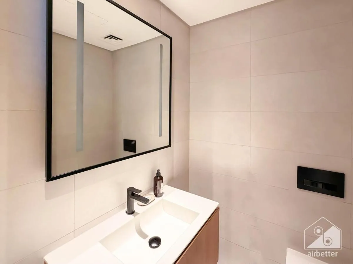 Marquise Square Große 2-Schlafzimmer-Wohnung mit Balkon in Business Bay Dubai - Gästebadezimmer