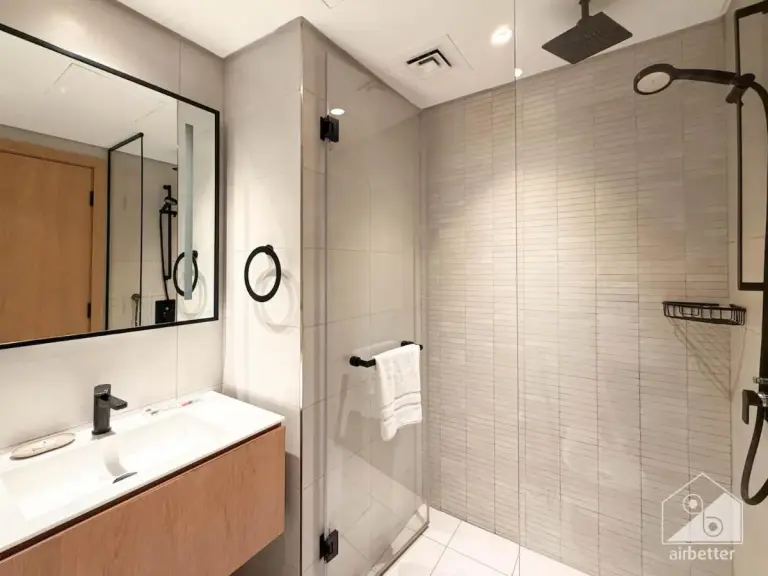 Marquise Square Große 2-Schlafzimmer-Wohnung mit Balkon in Business Bay Dubai - Duschbereich