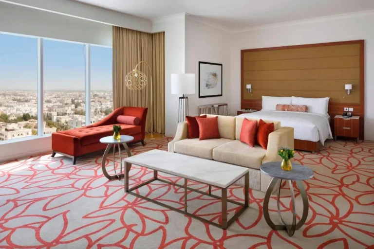 Área de estar de la suite en el Marriott Hotel Downtown Abu Dhabi