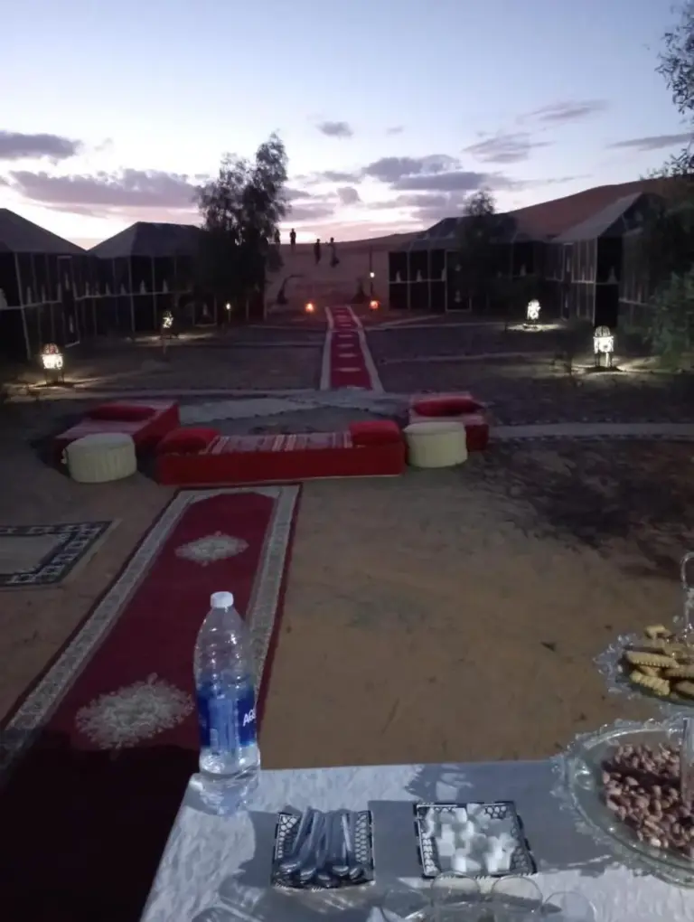 Abendliche Einrichtung im Mars Desert Camp, Merzouga