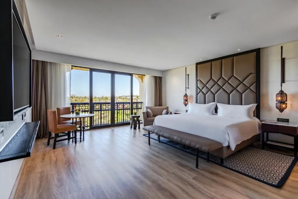 Chambre avec lit king size au Mazagan Beach & Golf Resort