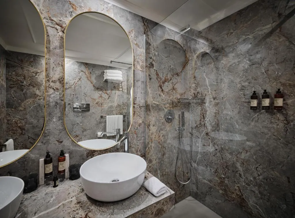 Modern bathroom with marble at Mazzarò Sea Palace