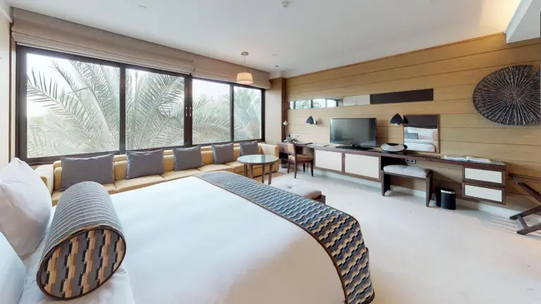 Intérieur de suite de luxe du Meliá Desert Palm Dubai