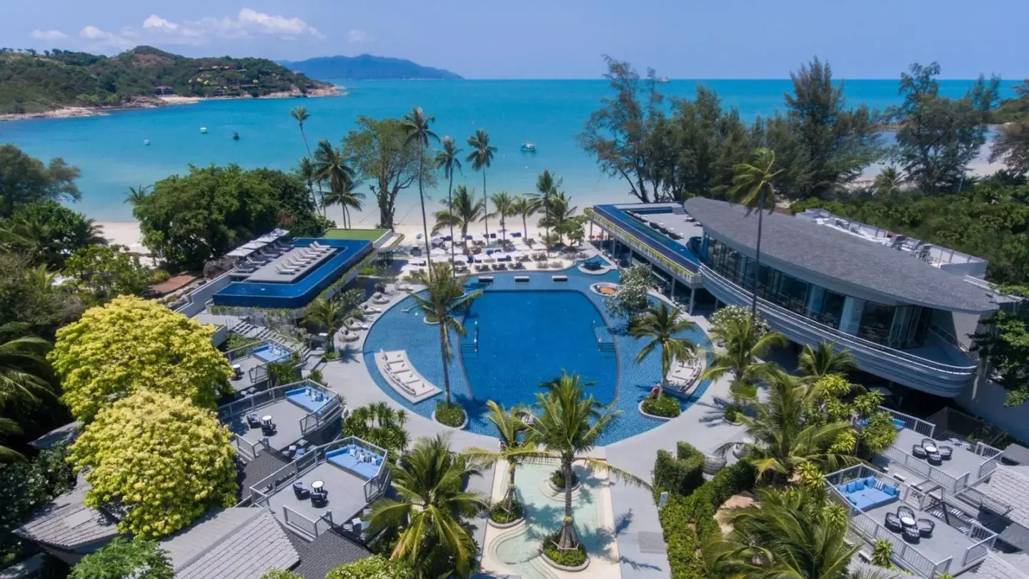 Vue aérienne de Meliá Koh Samui montrant la piscine et la plage