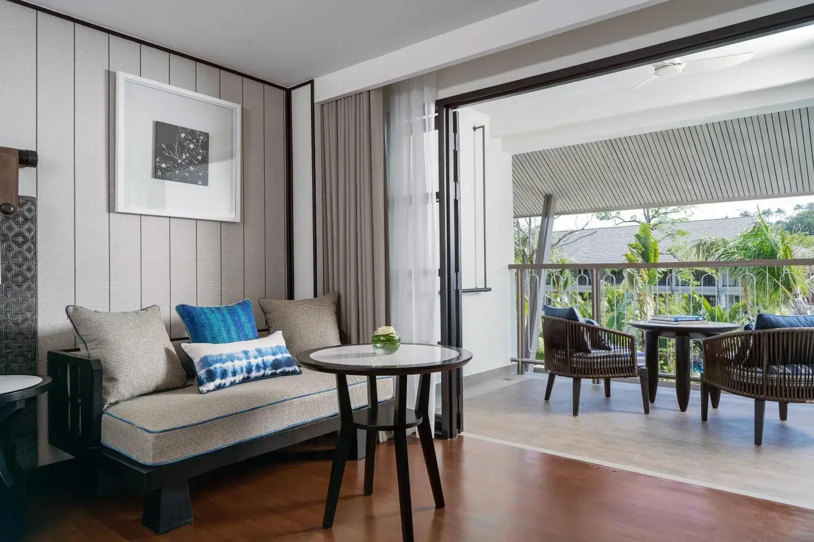 Coin salon dans une chambre au Meliá Koh Samui