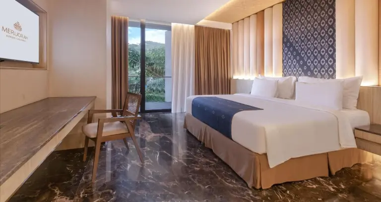 Cozy bedroom with modern design at Meruorah Komodo Labuan Bajo
