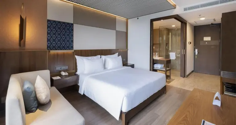 Modern guest room at Meruorah Komodo Labuan Bajo