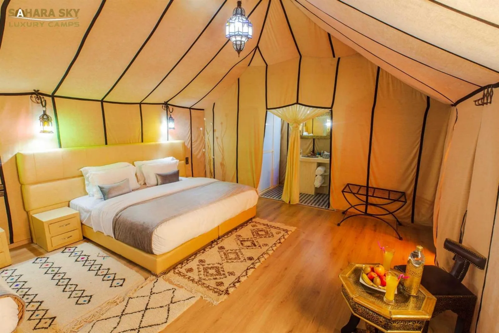 Dormitorio confortable en una tienda en Merzouga Beduien Camping