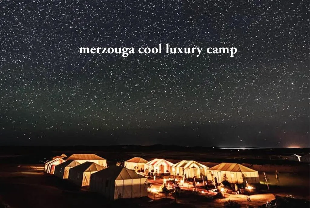 Vista aérea del Merzouga Cool Luxury Camp de noche