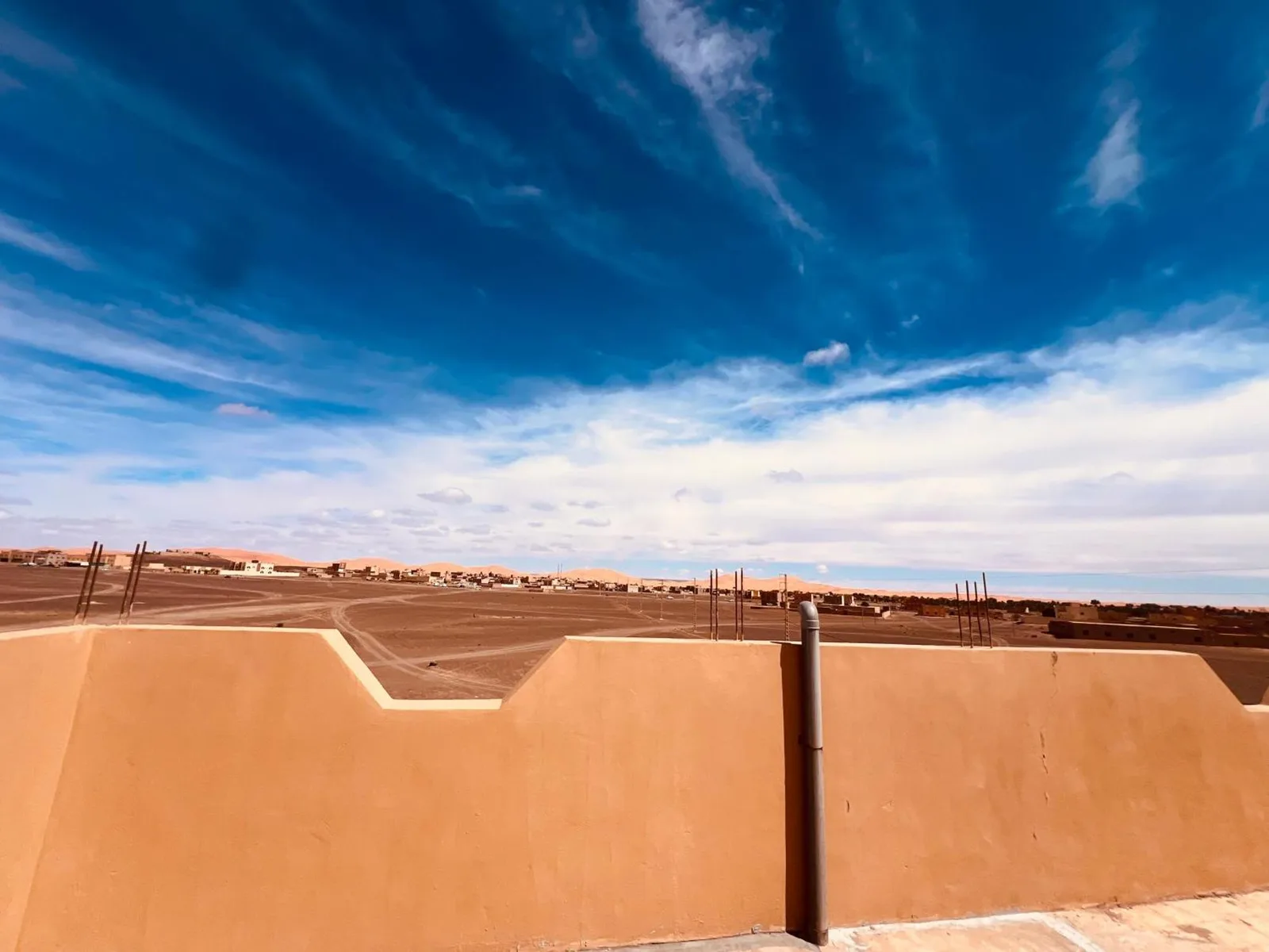 Vue panoramique du désert depuis le Merzouga Desert Apartment