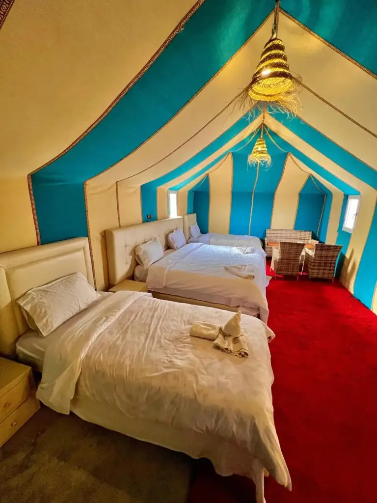 Helles Familienzelt im Merzouga Glamping Camp