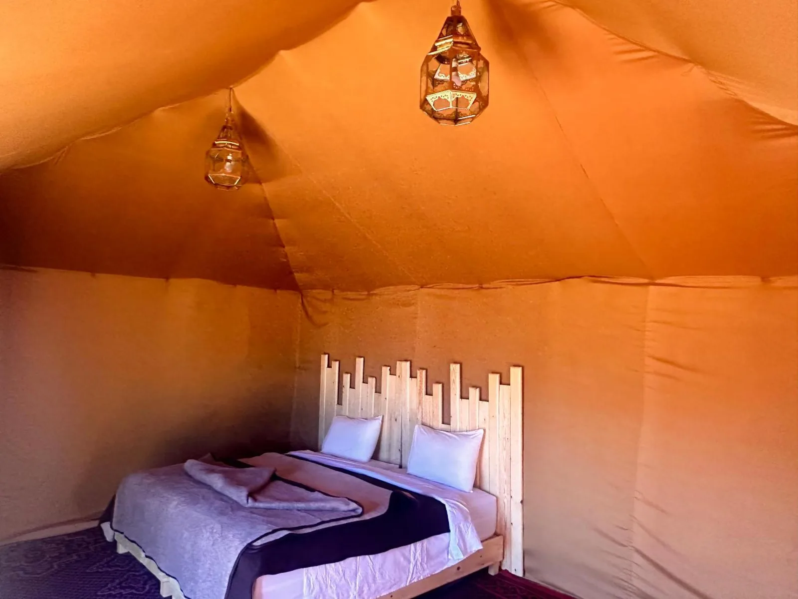 Gemütliches Doppelzimmer-Zelt im Merzouga Glamping Camp