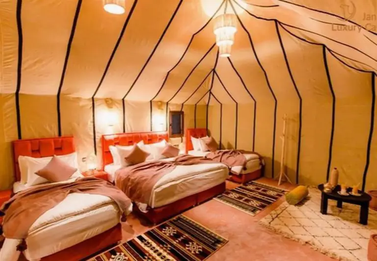 Habitación triple en tienda de Merzouga Guest Camp