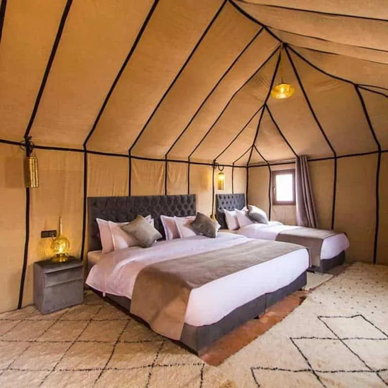 Dreibettzimmer im Merzouga Heart Camp