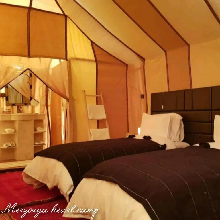 Zweibettzimmer Innenansicht im Merzouga Heart Camp