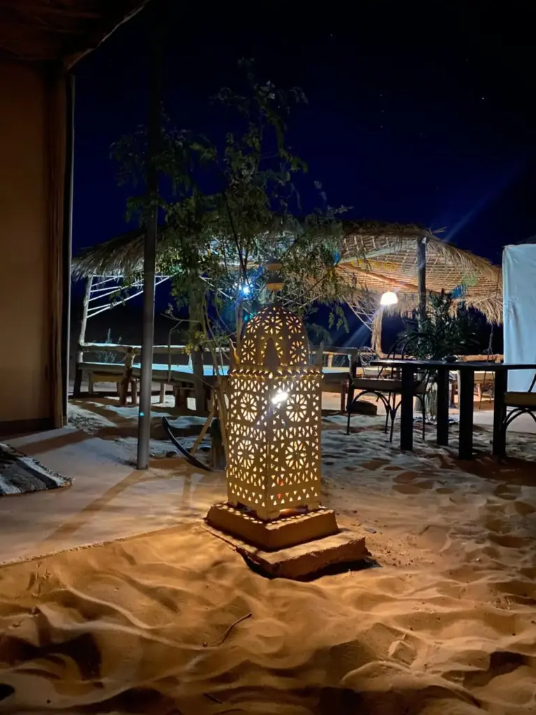 Dekorative Laterne im Merzouga Heart Luxury Camp