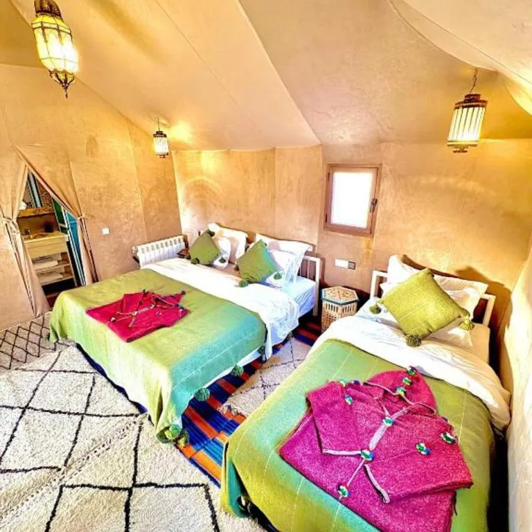 Configuration de chambre twin au Merzouga Nomadic Desert Camp