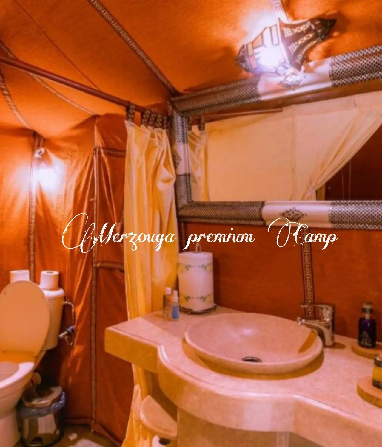Commodités de salle de bain dans le Merzouga Premium Camp