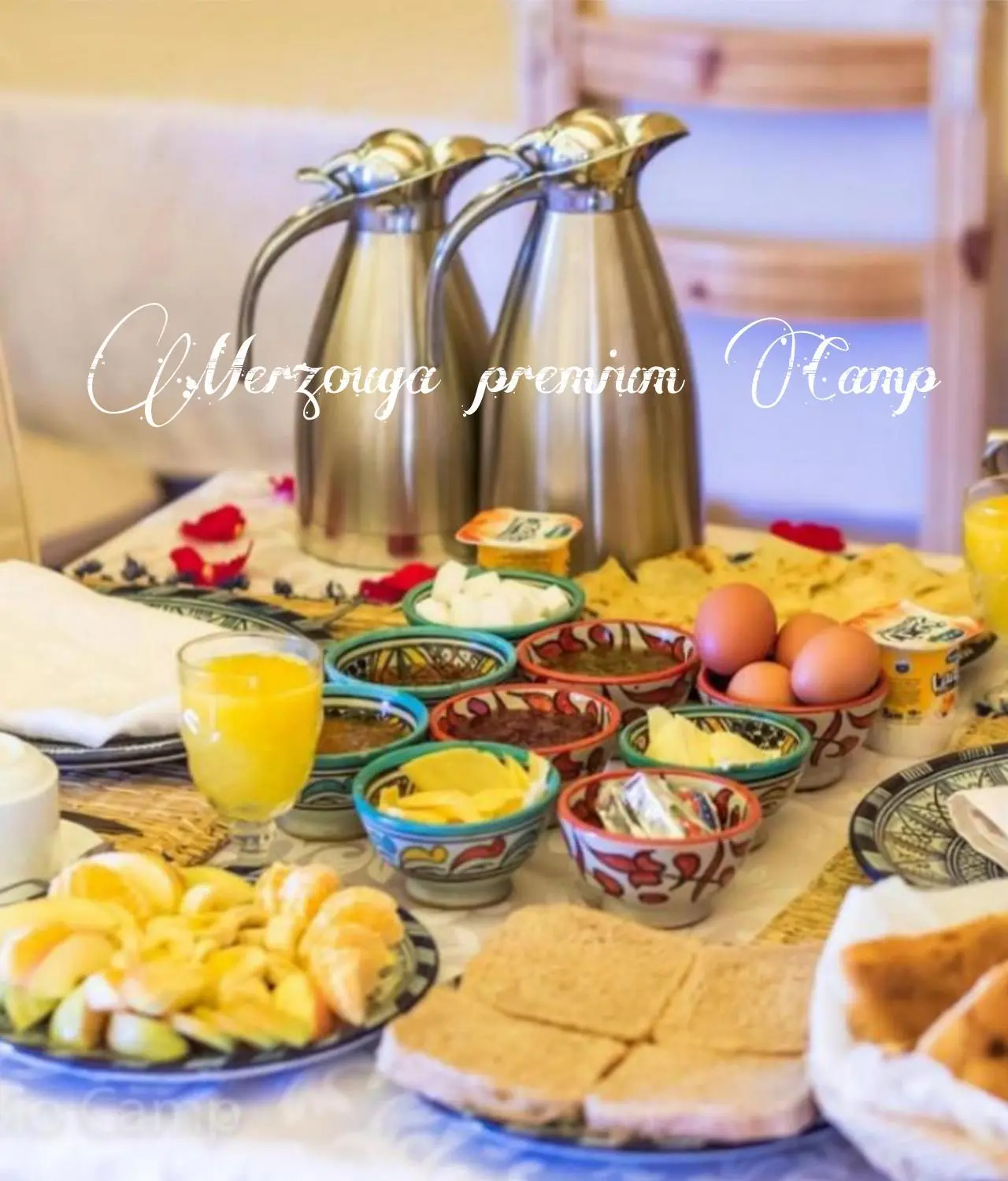 Variété d'articles pour le petit-déjeuner au Merzouga Premium Camp