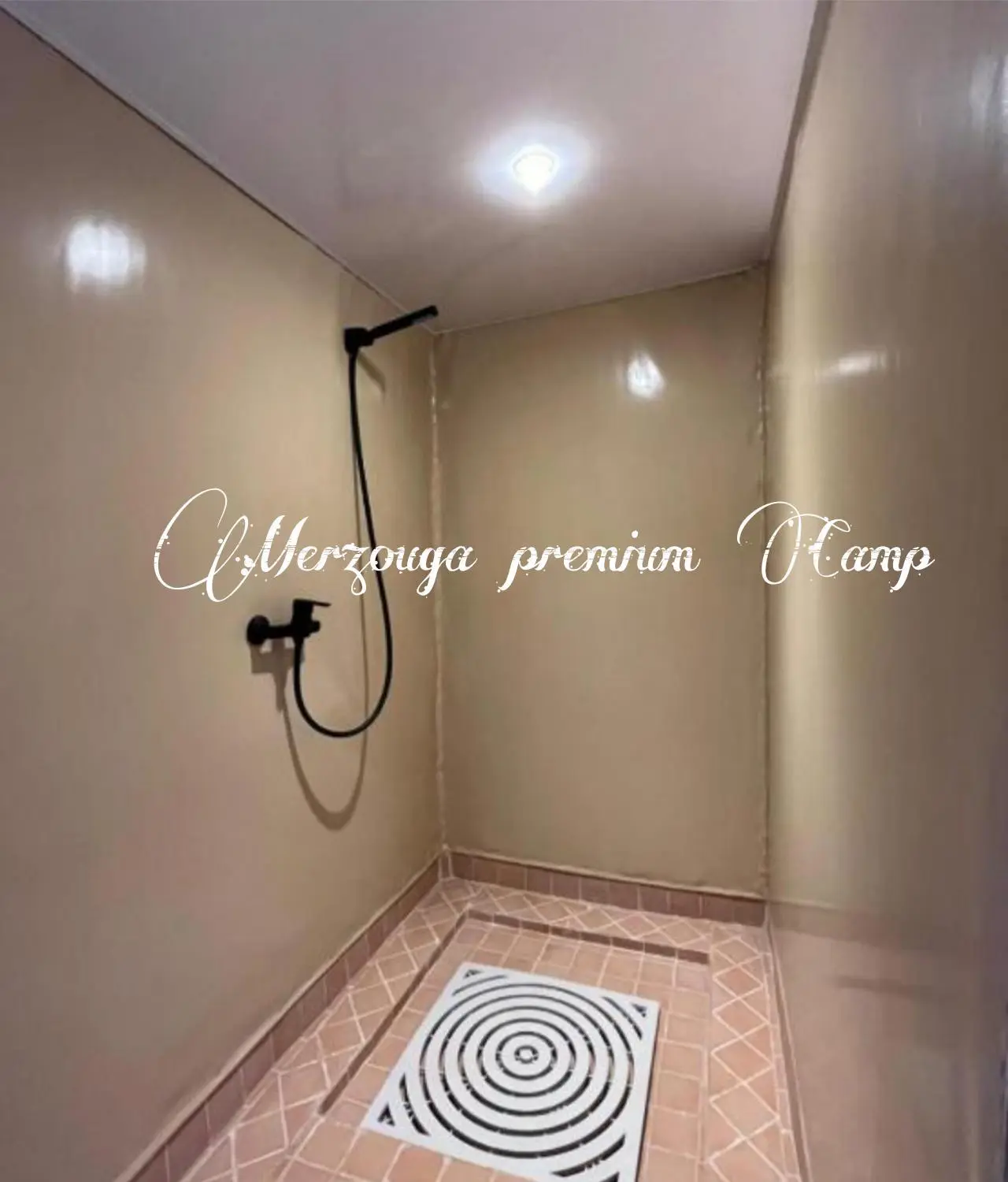 Espace douche dans le Merzouga Premium Camp