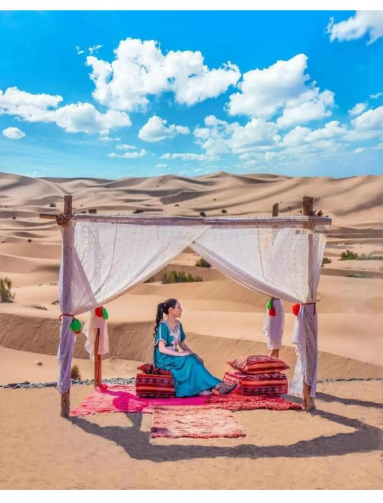 Área de descanso en el desierto en Merzouga Stars Luxury Camp