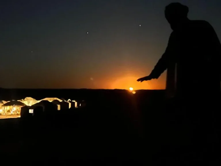 Atardecer en el desierto cerca de Merzouga Top Luxury Camp