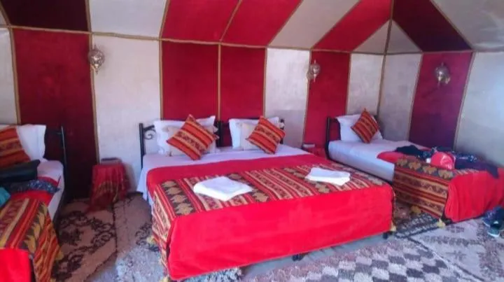 Arreglo de tienda familiar en Merzouga Top Luxury Camp