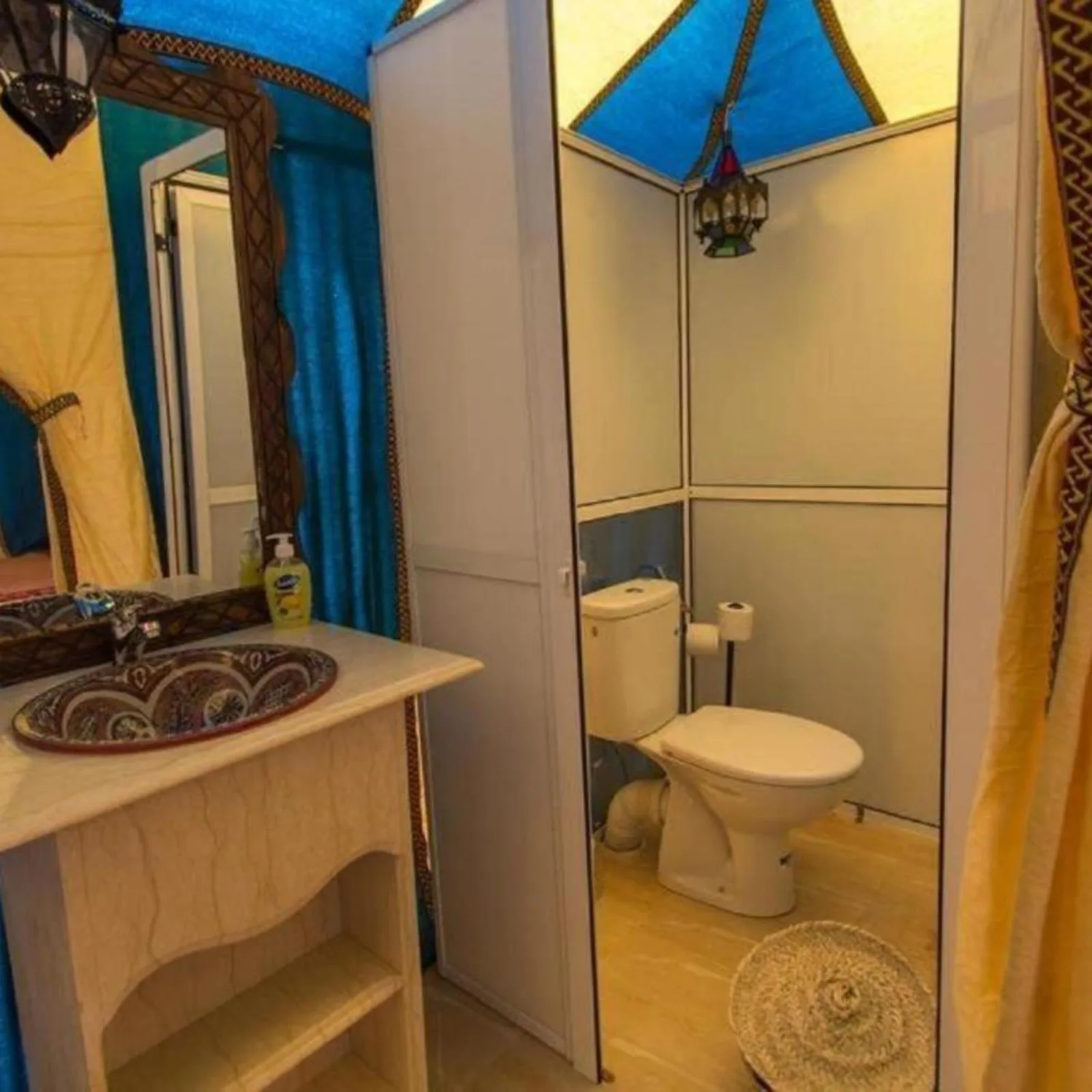 Salle de bains privative du Merzouga Traditional Camp