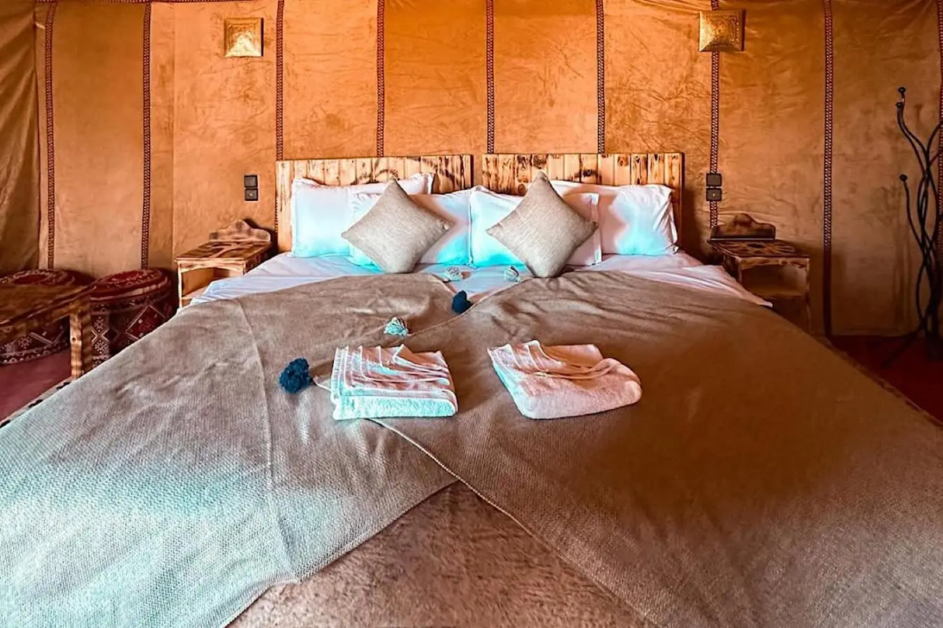 Suite deluxe de Merzouga Twilight Camp con ropa de cama acogedora