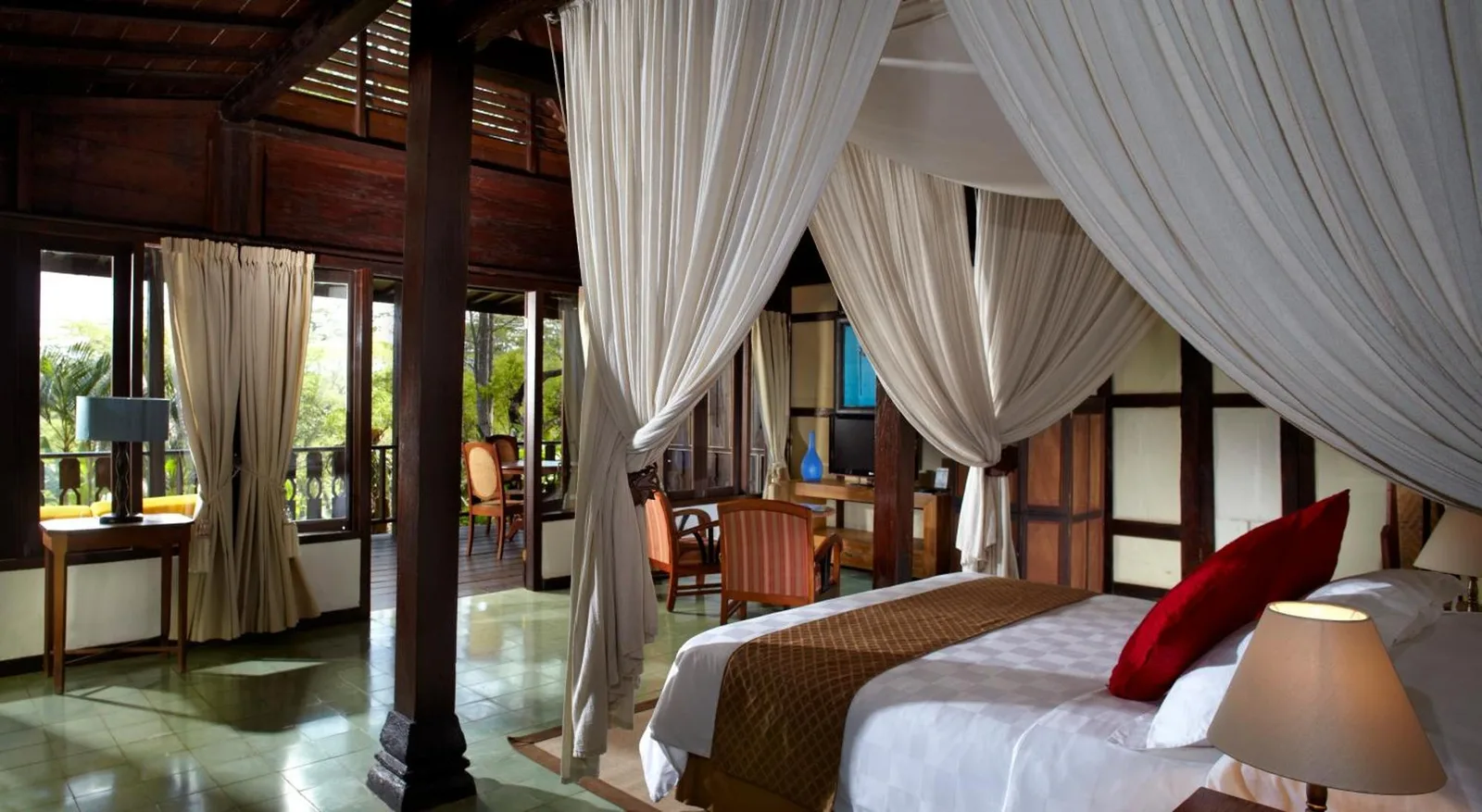 Suite with Living Area