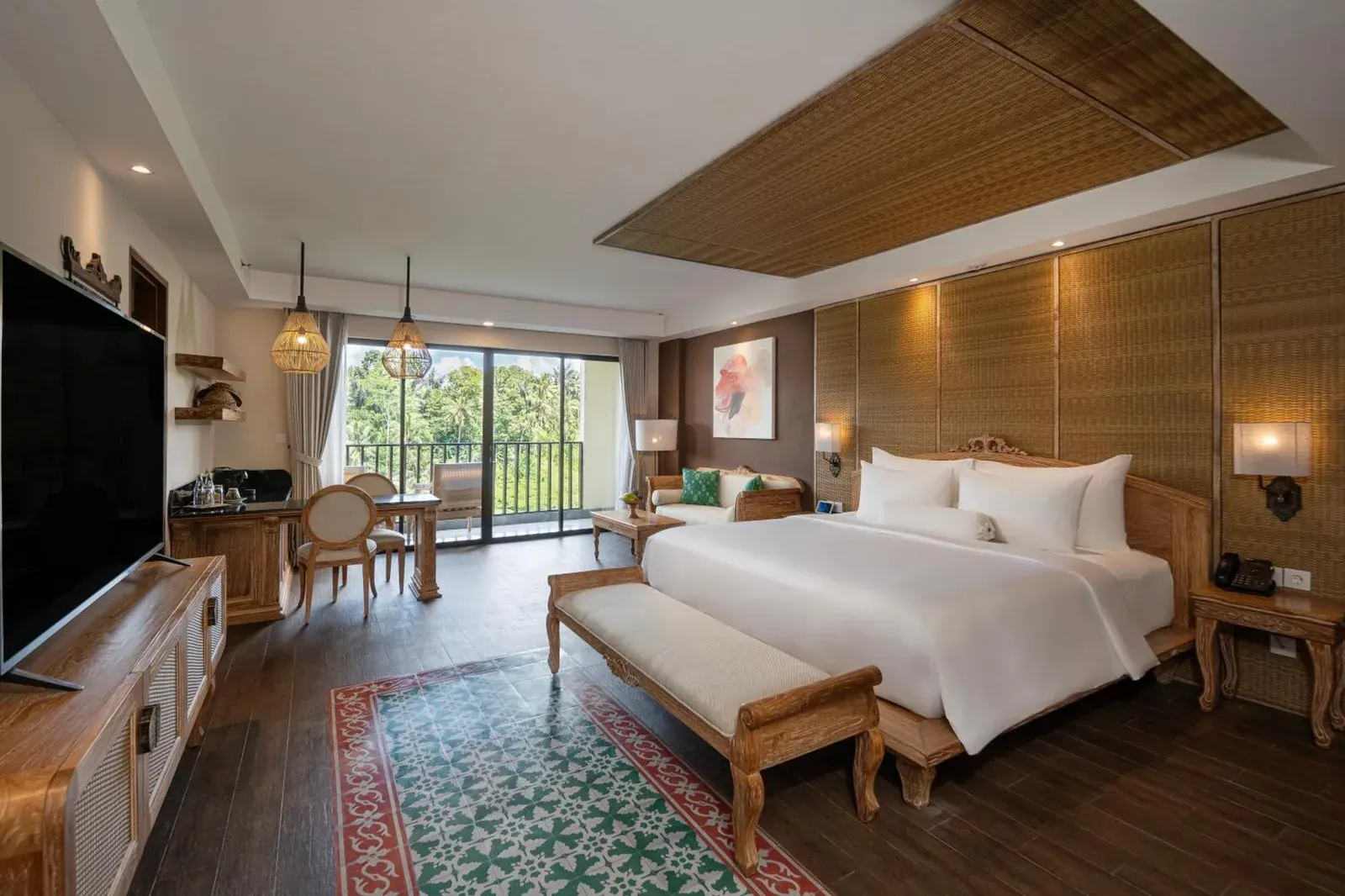 Geräumige Suite im Metland Venya Ubud mit gemütlichem Dekor