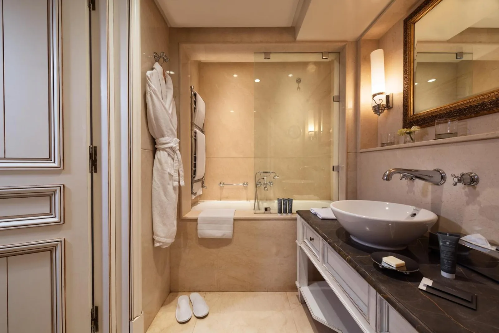 Salle de bains luxueuse au Michlifen Resort & Golf à Ifrane