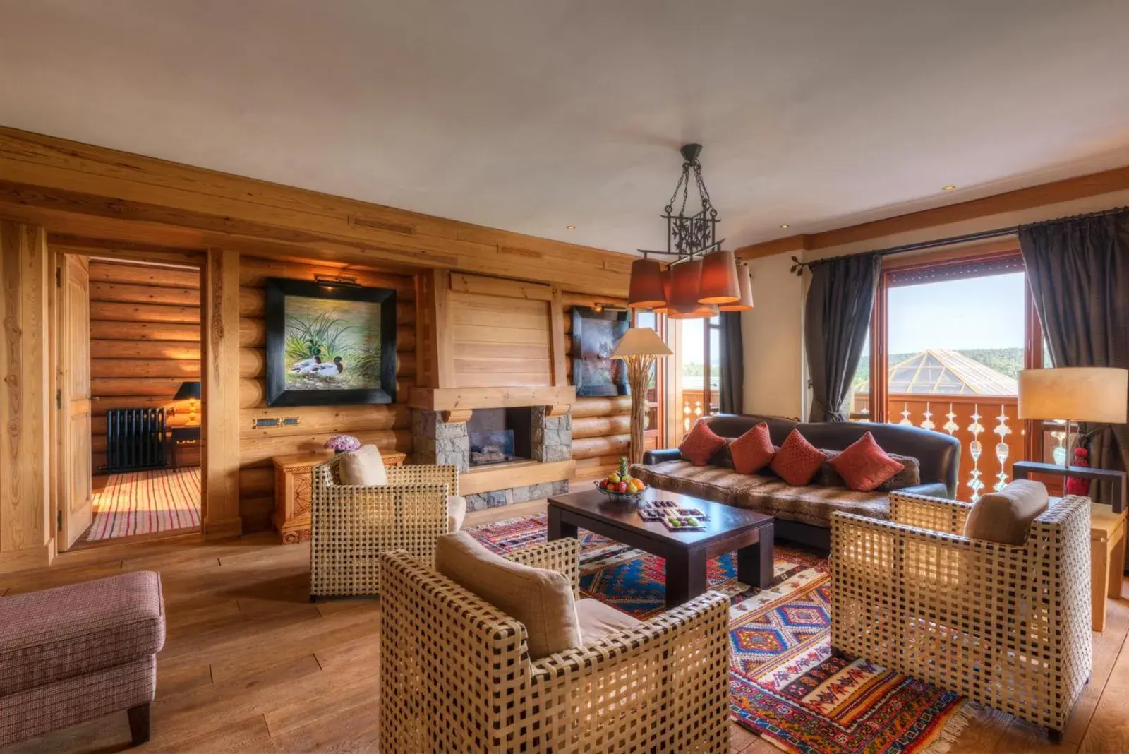 Espace salon dans une suite au Michlifen Resort & Golf à Ifrane