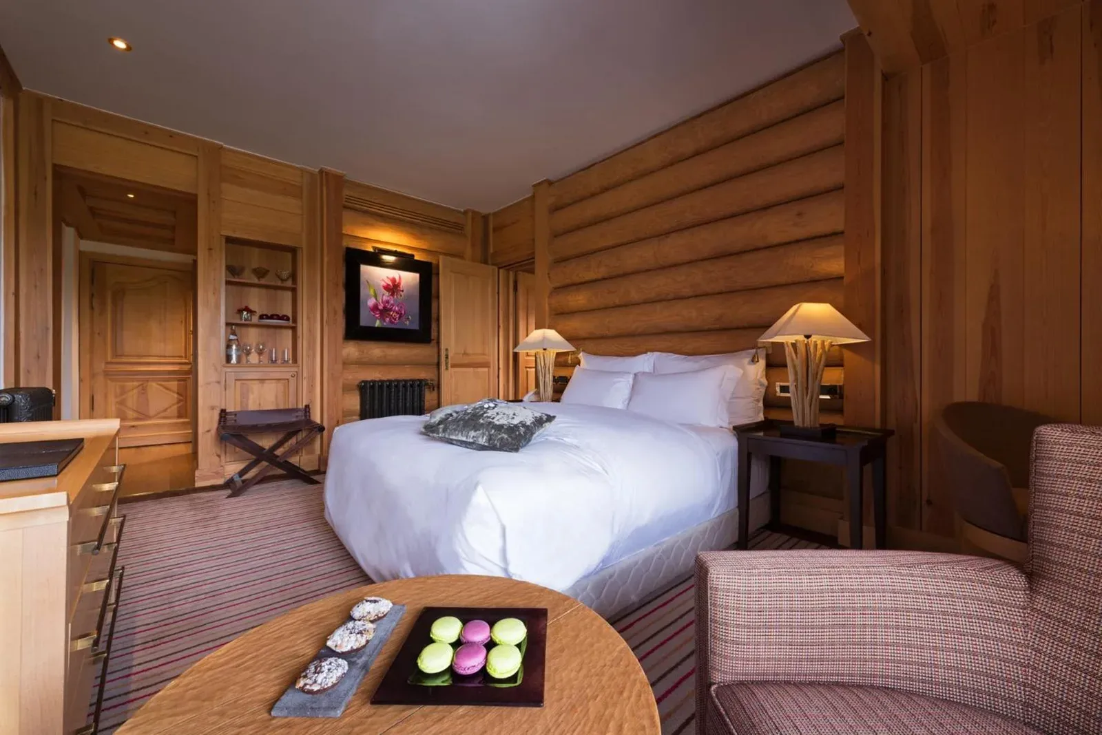 Intérieur de chambre au décor moderne au Michlifen Resort & Golf à Ifrane