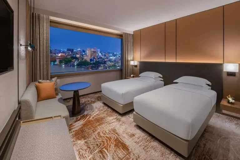 Zweibettzimmer im Millennium Hilton Bangkok mit Aussicht