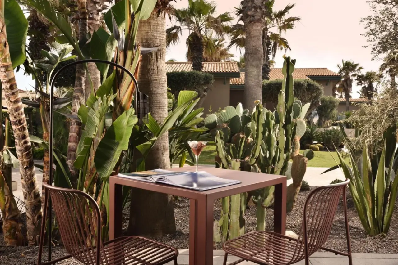 Relaxing outdoor seating area at Minareto hotel in Syracuse