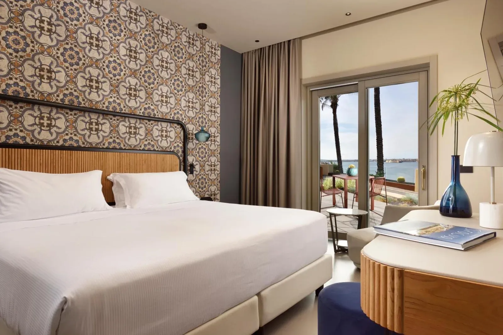 Stylish room with sea view at Minareto hotel in Syracuse