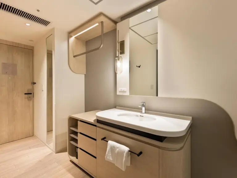 Interior de baño elegante en Mitsui Garden Hotel Yokohama Minatomirai Premier