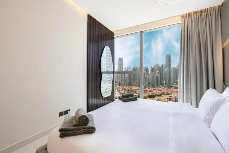 Modern Stylish 2 Bedroom Apartment with Burj Khalifa View in Dubai - bedding details