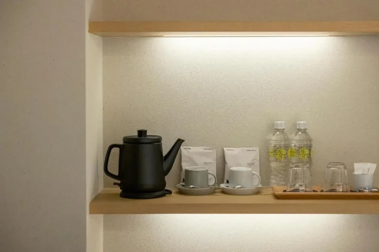 Moksa hotel beverage station with kettle and cups